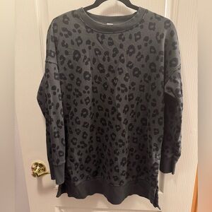 Old Navy Woman's Gray/Black Size Small Leopard Print Crewneck Sweater